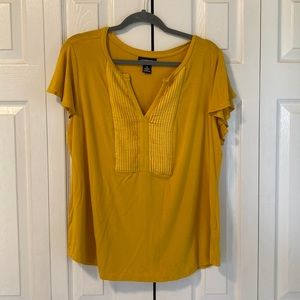 Liz Claiborne mustard yellow v-neck tee in XL.